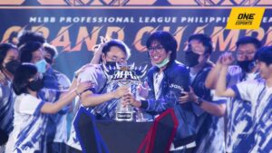 RSG PH lifting the MPL PH Season 9 crown