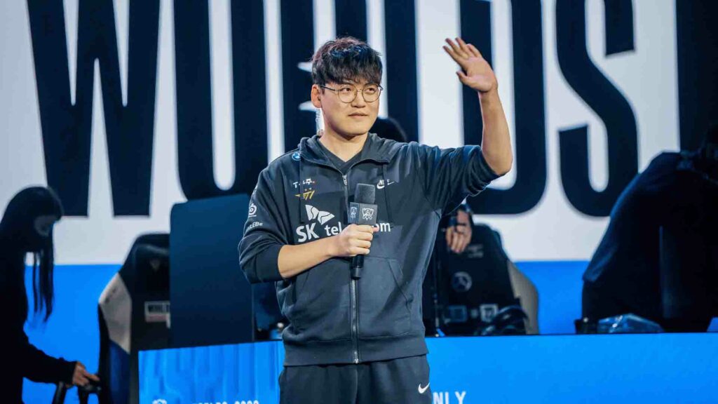 T1 Gumayusi on Worlds 2022 stage