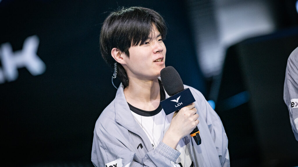 League of Legends Dplus Kia's Deft post match interview holding a microphone