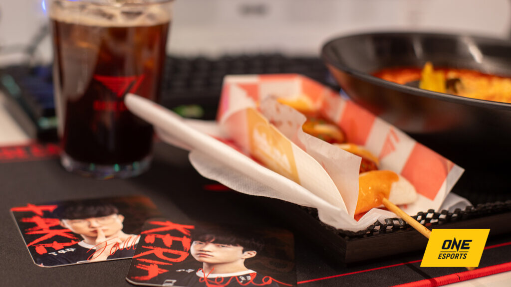 League Of Legends T1 Base Camp food along with Faker Keria coasters
