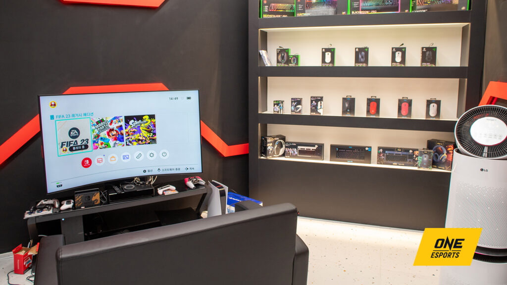 League Of Legends T1 Base Camp review and guide console room