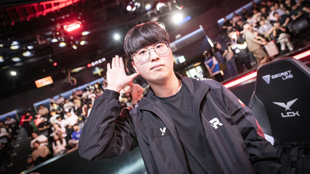 League of Legends KT Rolster Kiin poses after a win LCK Summer Split 2023