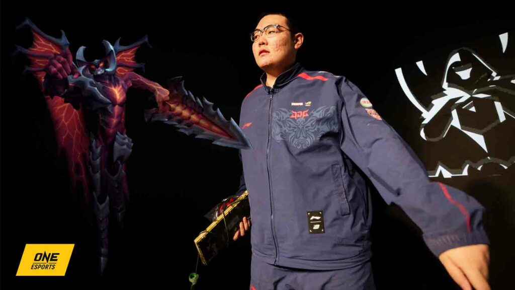 JD Gaming top laner 369 at Worlds 2023 Swiss Stage round 3 and champion Aatrox in ONE Esports featured image
