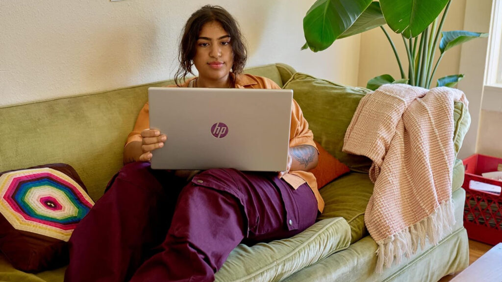 HP 15.6 inch Laptop PC, Processor: 13th Generation Intel® Core™ i7, Graphics: Intel® Iris® Xe Graphicsc, 16 GB DDR4-3200 MHz RAM, 512GB SSD, Windows 11 Home (Silver, 15-fd0099nr)