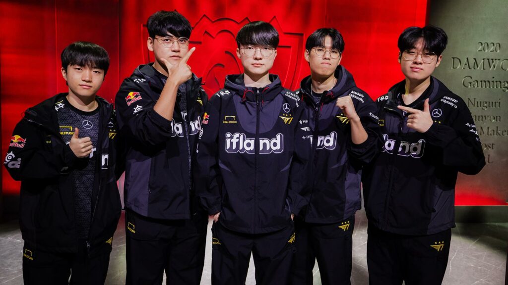 League of Legends T1 poses for 2023 Worlds Finals promo group photo