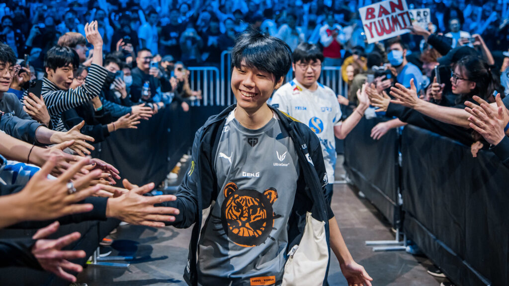 Son "Lehends" Si-woo of Gen.G competes at the League of Legends World Championship Groups Stage on October 10, 2022 in New York City.