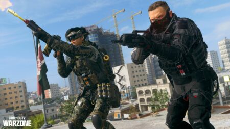 Two operators in Call of Duty Warzone