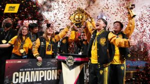 AP Bren lifting the M5 World Championship trophy