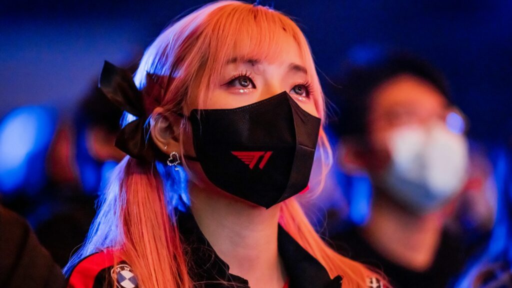 A T1 fan appears in the audience at the League of Legends World Championship Quarterfinals on October 21, 2022 in New York City.
