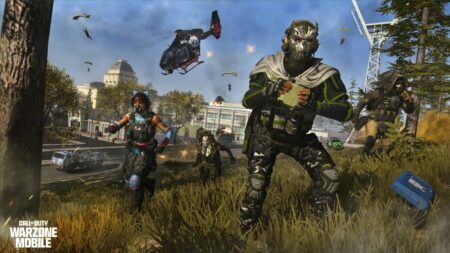 Call of Duty Warzone Mobile image for Battle Pass featuring four operators in battle