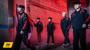 T1 at LCK Spring 2024 final photoshoot posing with T1 flag