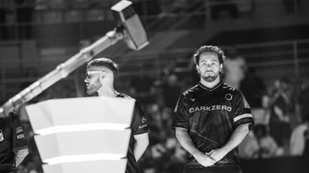 Rainbow 6 Siege world championship Six International 2024 featuring the sledgehammer trophy and North American team DarkZero