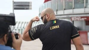 Lunna Om Botak
