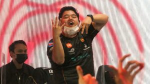 Cara RRQ Hoshi bangkit, emblem tank terbaik, R7, Mobile Legends, MLBB, RRQ Hoshi, Playoff MPL ID S10, Sakit tangan R7