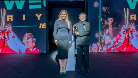 Eddy Lim PB ESI terima penghargaan