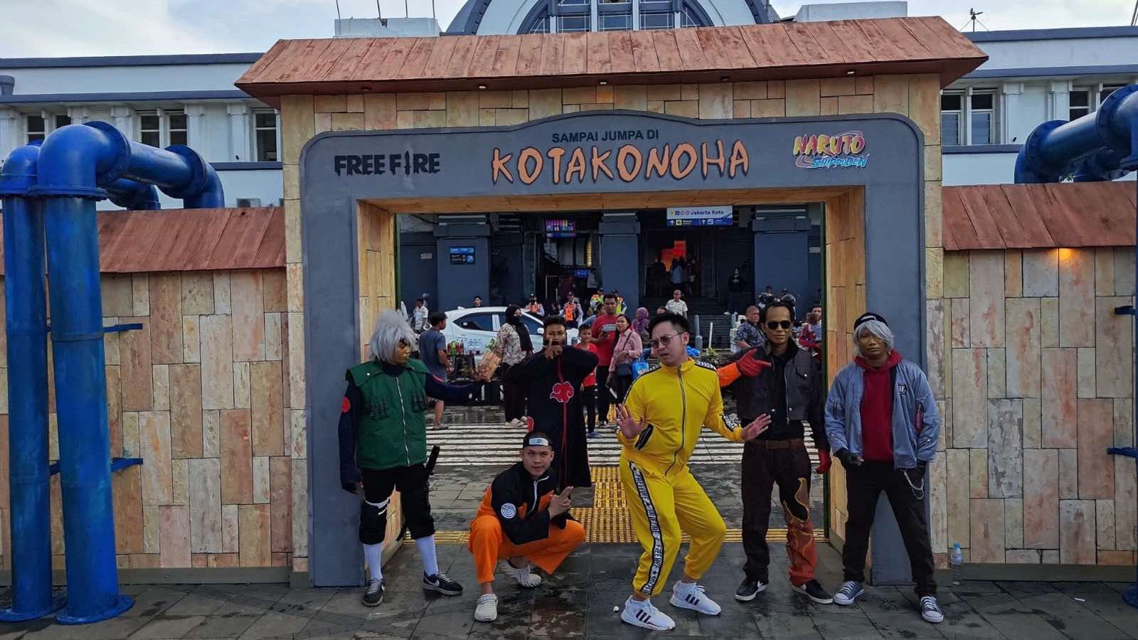 Cellos and Medy at the Free Fire × Naruto Konoha gate in Kota Tua