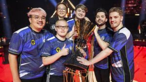 Demon1 และโค้ช potter ของ Evil Geniuses ชุดแชมป์โลกคว้ารางวัลจาก Esports Awards 2023
