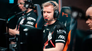 Jankos tiết lộ G2 đòi lại áo T1