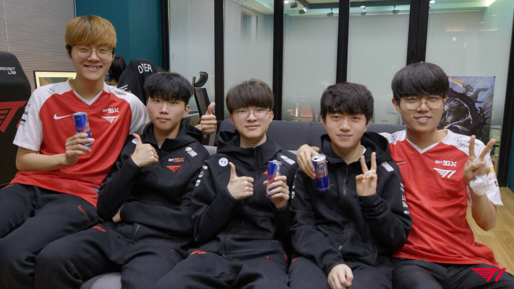 LeagueOfLegends LCK T1 Couch
